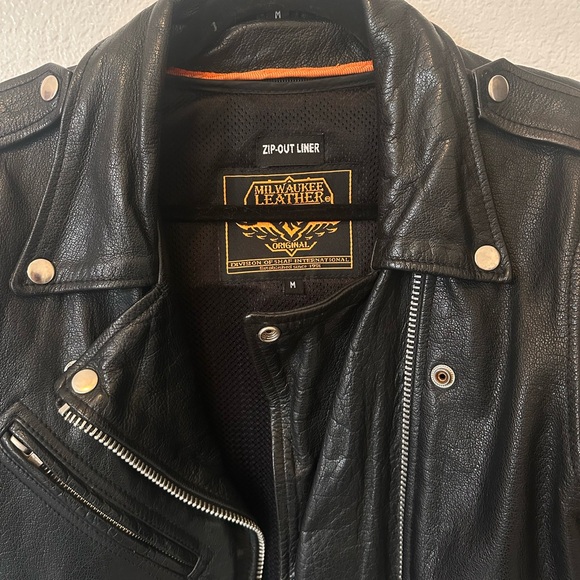 Vintage Milwaukee, leather riding jacket size medium with a zip out liner - Picture 3 of 3
